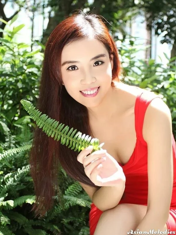 Lina Profile image 2