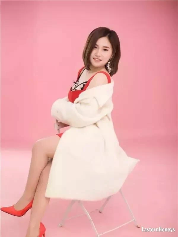 Mona Profile image 3