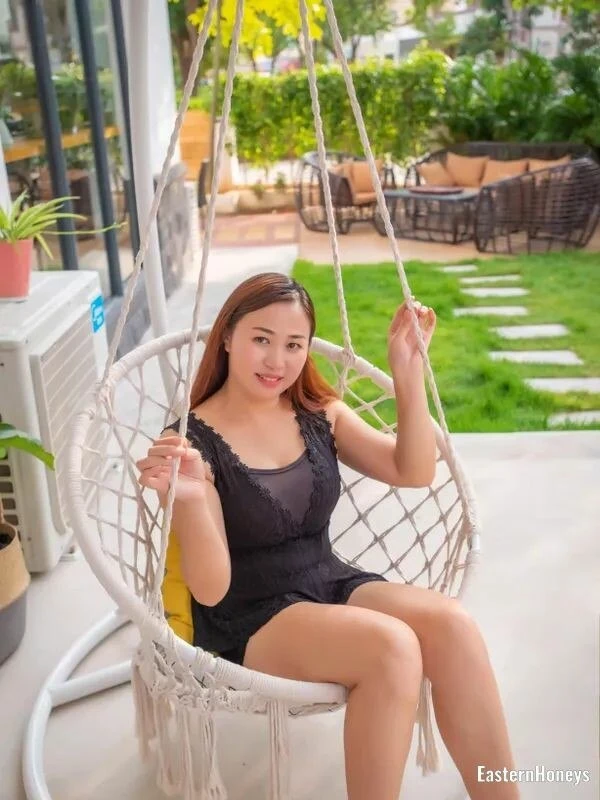 Lona Profile image 1