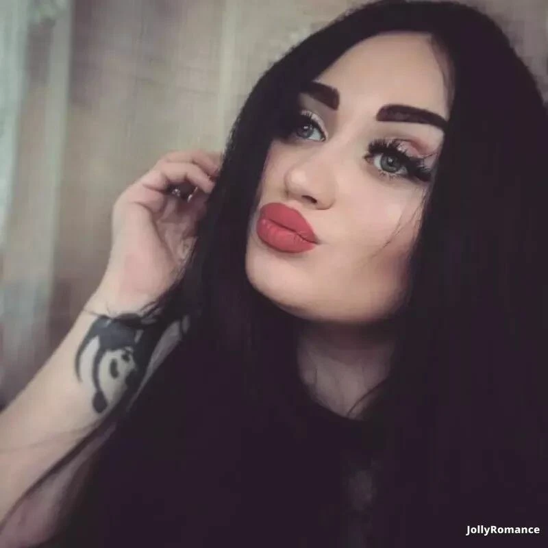 Yelyzaveta Profile image 2