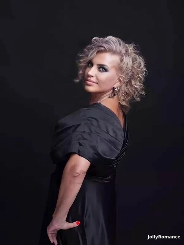 Yuliia Profile image 1