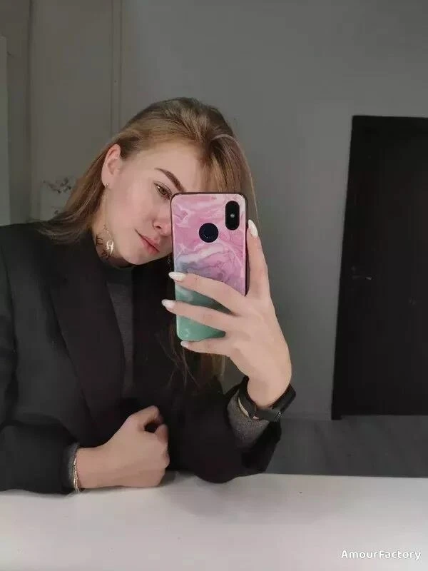 Oksana Profile image 4