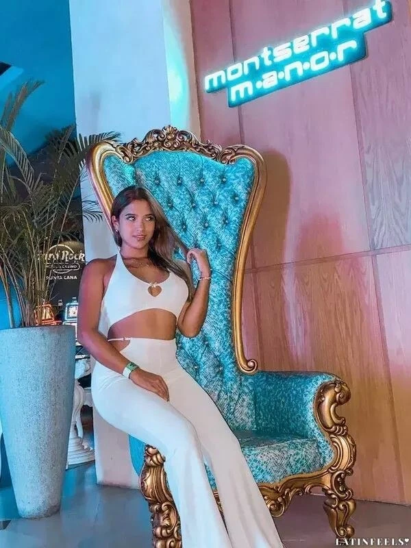 Mariana Profile image 2