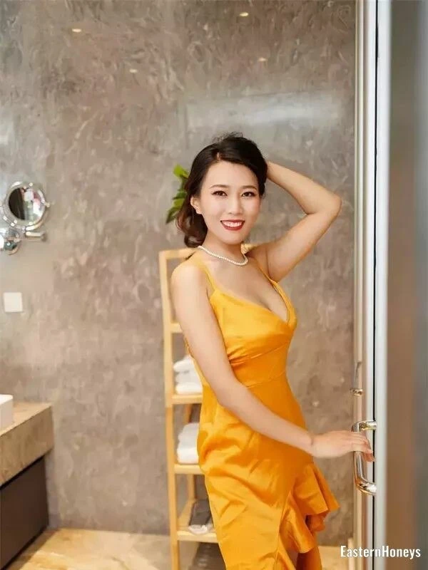 Chrissy Profile image 3